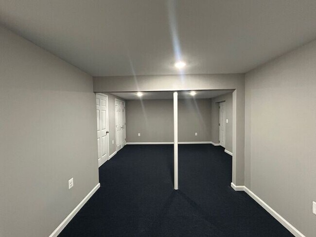 Building Photo - 3 Bedroom Semidetached