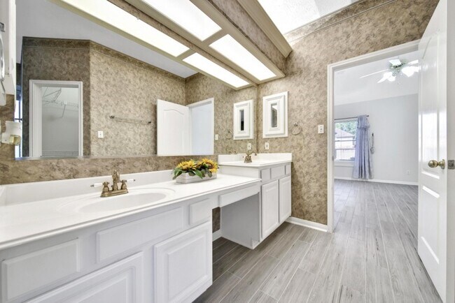 Building Photo - 522 Jay's Ln