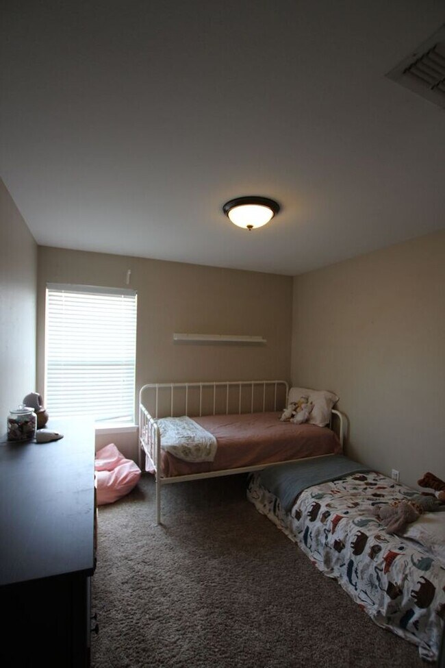 Building Photo - Tour Today! 4 bedroom 2 Bathroom in WHISD!