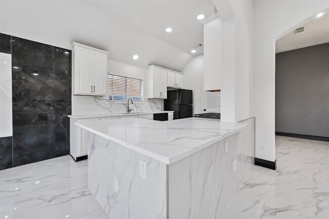 Building Photo - 10703 White Bridge Ln