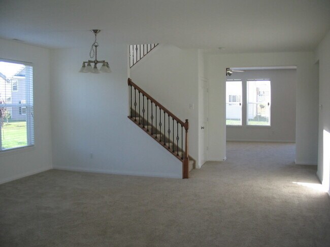 Building Photo - Fishers 4BDRM, 2.5BA home near Hamilton Town Center!