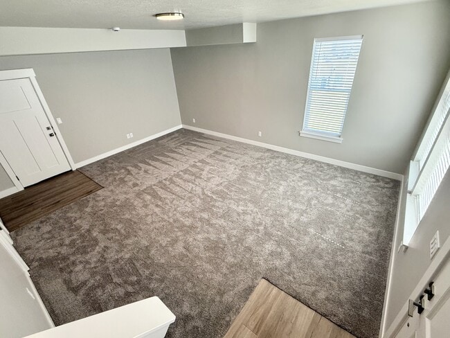 Building Photo - 1063 S 2560 E