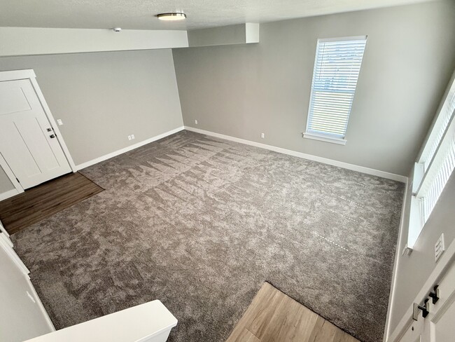 Building Photo - 1063 S 2760 E