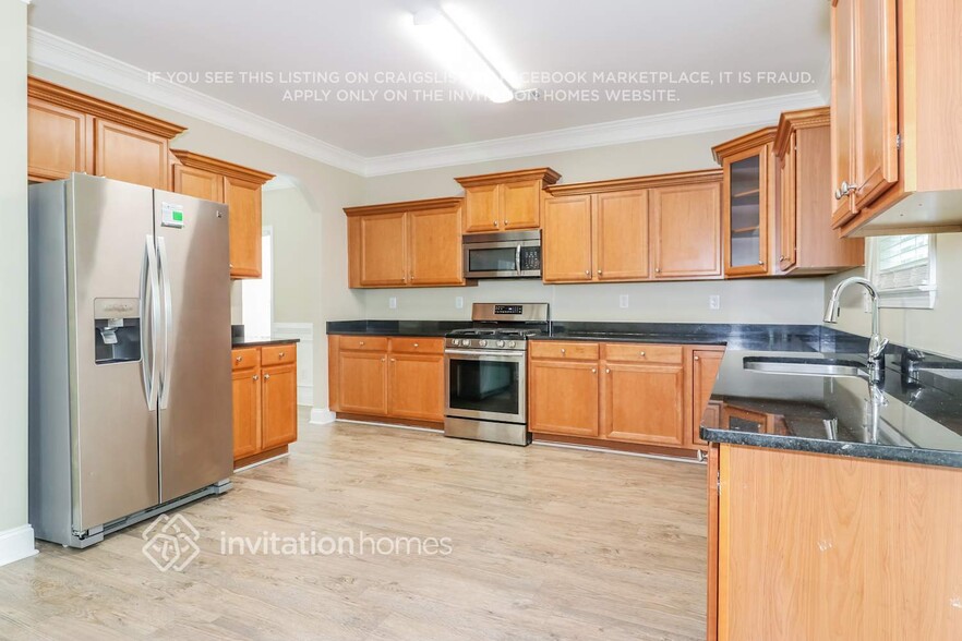 Building Photo - 808 Scenic Park Ct