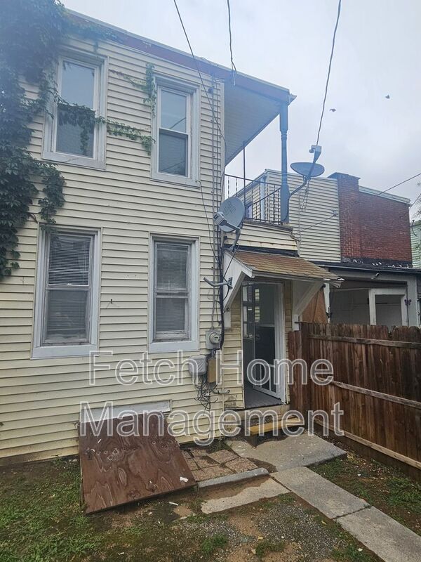 Building Photo - 826 Wallace St