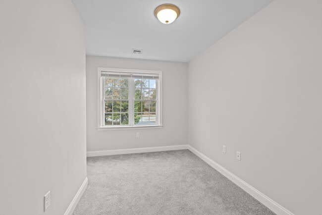 Building Photo - 145 Driftway