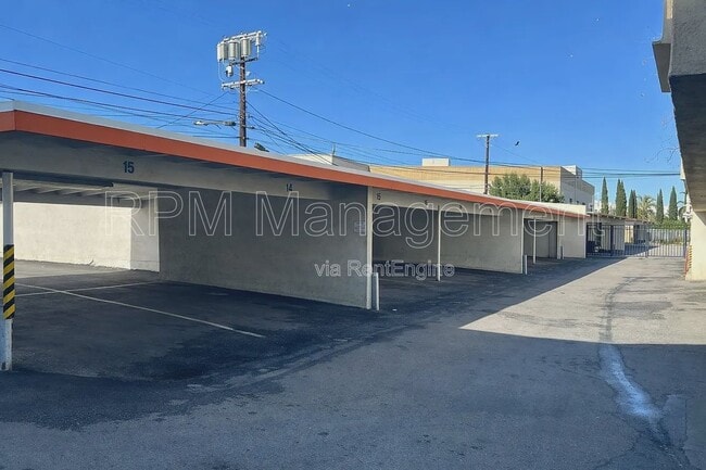 Building Photo - 18546 Clark St