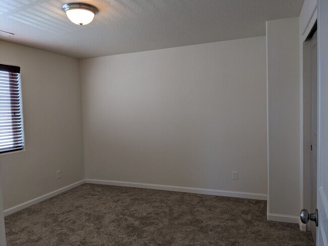 Building Photo - 62851 NE Kinley Ln