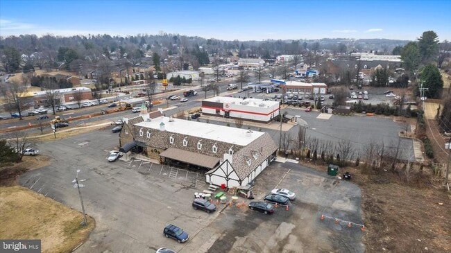 Building Photo - 380 Broadview Ave