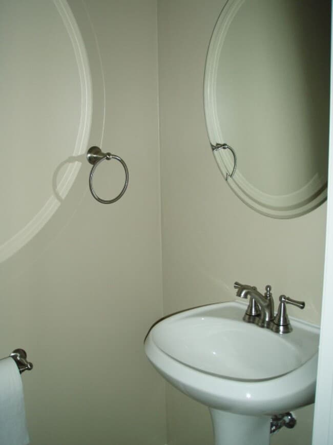 Building Photo - Gorgeous 3 Bedroom 3.5 Bathroom Brick Town...