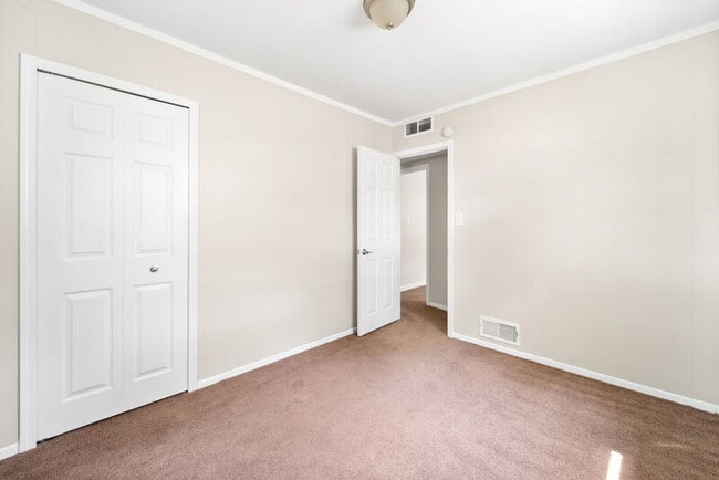 Building Photo - 2055 Alanson St