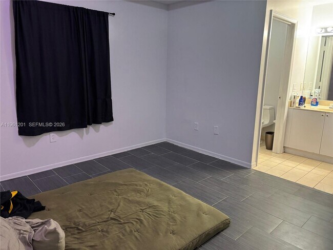 Building Photo - 2907 SE 15th Terrace