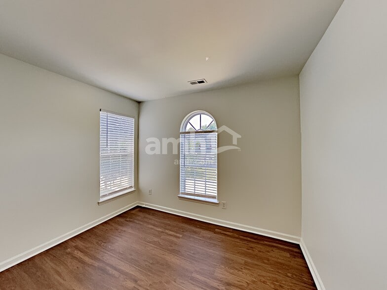 Building Photo - 1019 Canopy Dr