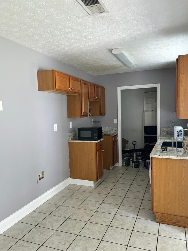 Building Photo - 4262 Apache Dr SE