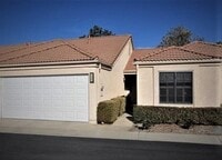 Building Photo - Charming 2 bed 2 bath in west side of Heme...