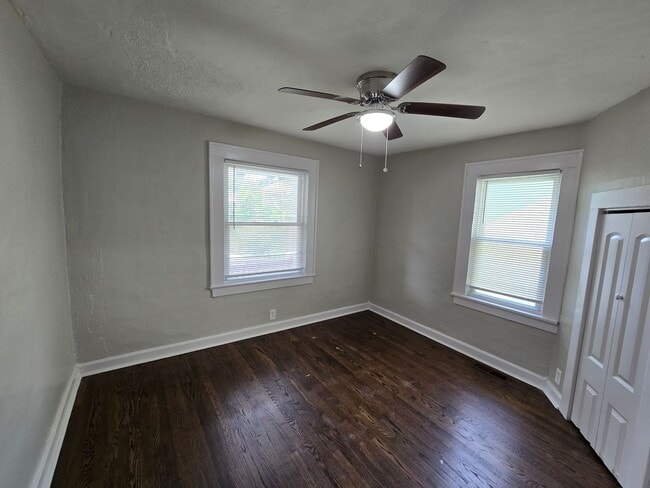 Building Photo - Cozy 2 Bedroom