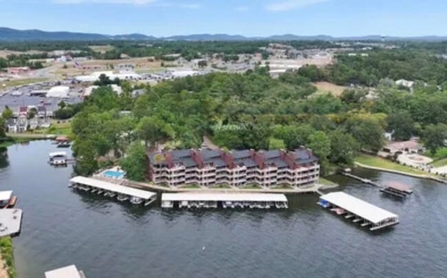Building Photo - 142 Lake Hamilton Dr