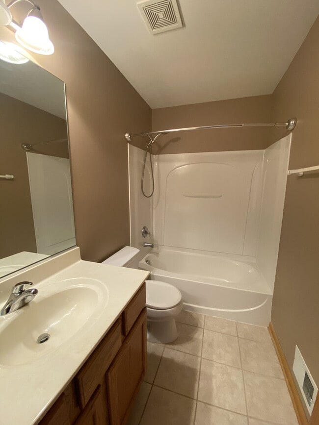 Building Photo - 545 Yorkshire Ln