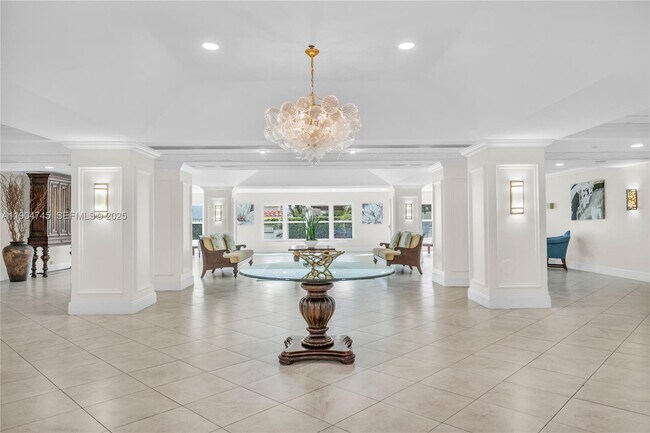 Building Photo - 3200 Port Royale Dr N