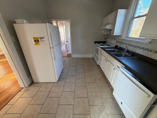 Building Photo - Charming 4bdrm/1.5bth Home Located in Richmond's North Highland Park w/Balcony!!