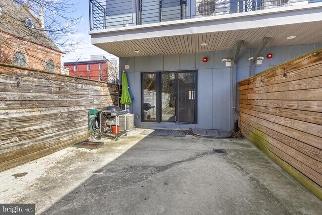 Building Photo - 1250 N 25th St