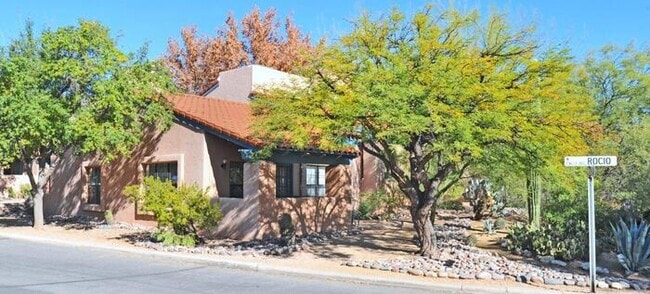 Building Photo - Sabino Canyon Townhome