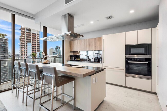 Building Photo - 1000 Brickell Plaza