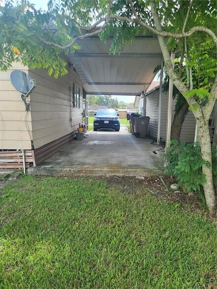 Building Photo - 1634 Dolphin Dr
