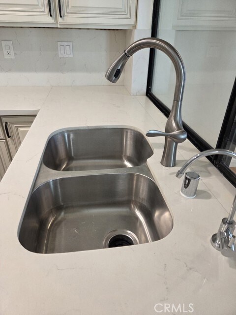 Building Photo - 9 Rock Cliff Pl