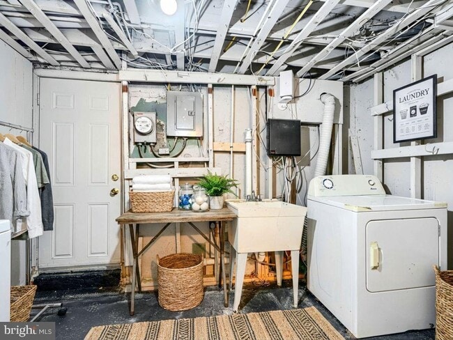 Building Photo - 165 Hampshire Rd