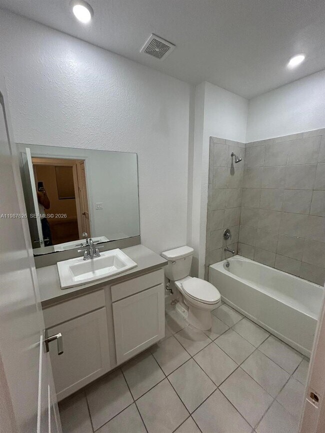 Building Photo - 624 SW 12th St