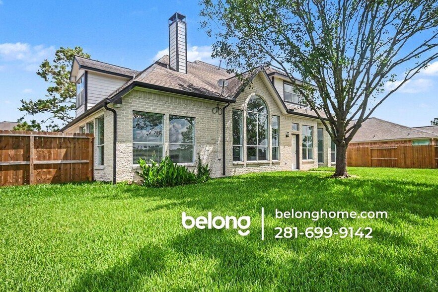 Building Photo - 2855 Everett Dr