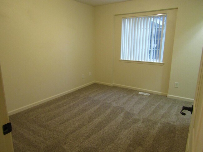 Building Photo - 10066 W Garverdale Ln
