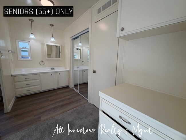 Building Photo - 141 Douglas Dr