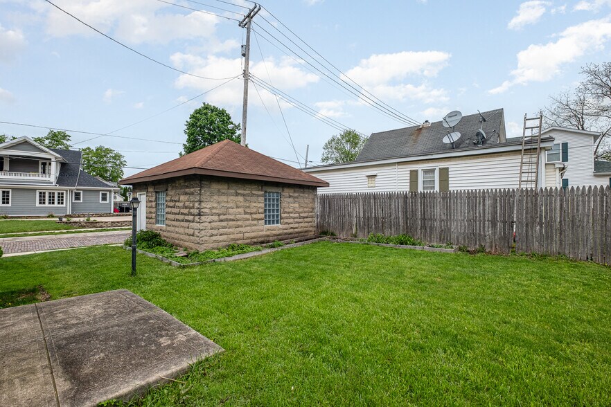Building Photo - 601 E Gambier St
