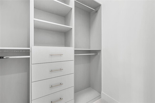 Building Photo - 813 NE 17th Terrace