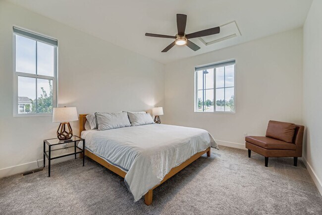 Building Photo - $1500 Move in incentive! Gorgeous contempo...