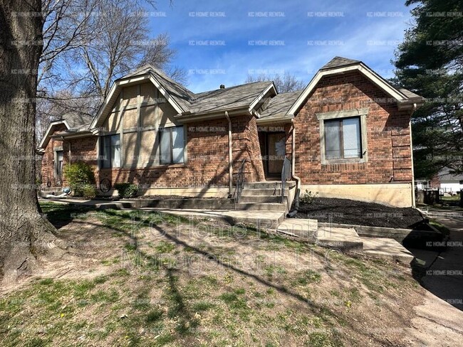 Primary Photo - 1119 NE 1st St Terrace