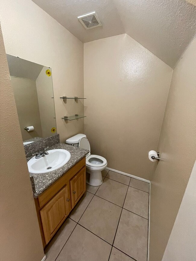 Building Photo - 2BD/1.5BA Condo in Rialto!