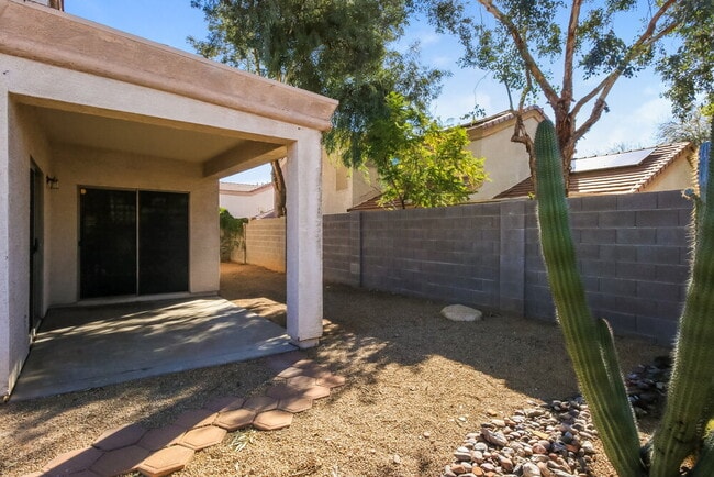 Building Photo - 8723 E Fox St