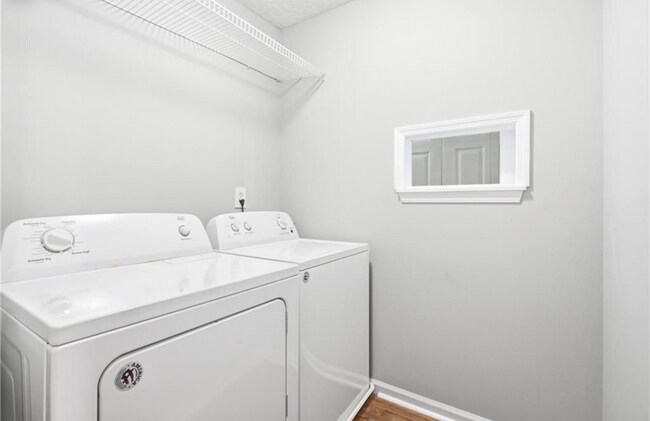 Building Photo - 2BR Townhome in Summerhill with Garage and Exterior Maintenance Included