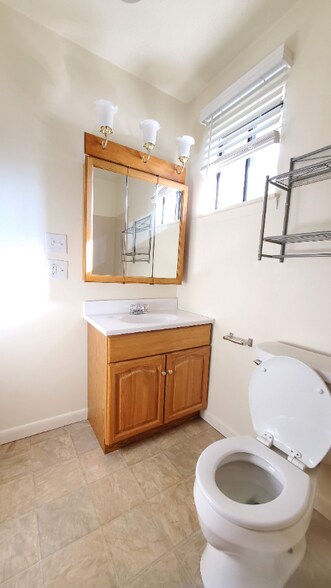 Building Photo - 210 Bolton Cir