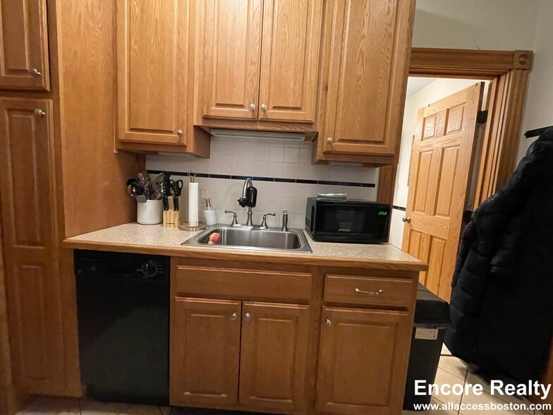 Building Photo - 66 Pinckney St