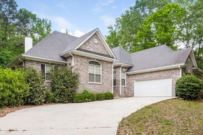 Primary Photo - 35 Goldfinch Dr