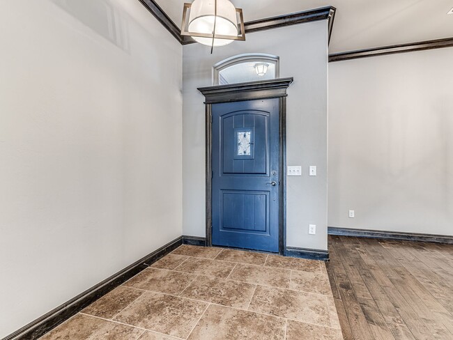 Building Photo - 13609 Gentry Dr