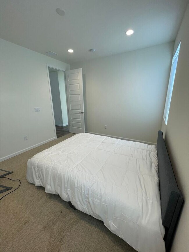 Building Photo - Gorgeous 4 Bed 2.5 Bath New Build in Timnath!