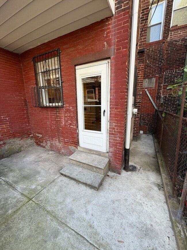 Building Photo - Move-In Ready 3BR/1BA South Philly Rowhome with In-Unit Laundry — 2 or 3BR Housing Choice Voucher...