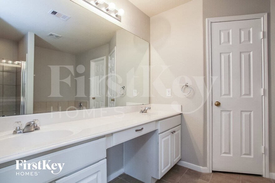 Building Photo - 16810 Blackberry Lily Ln