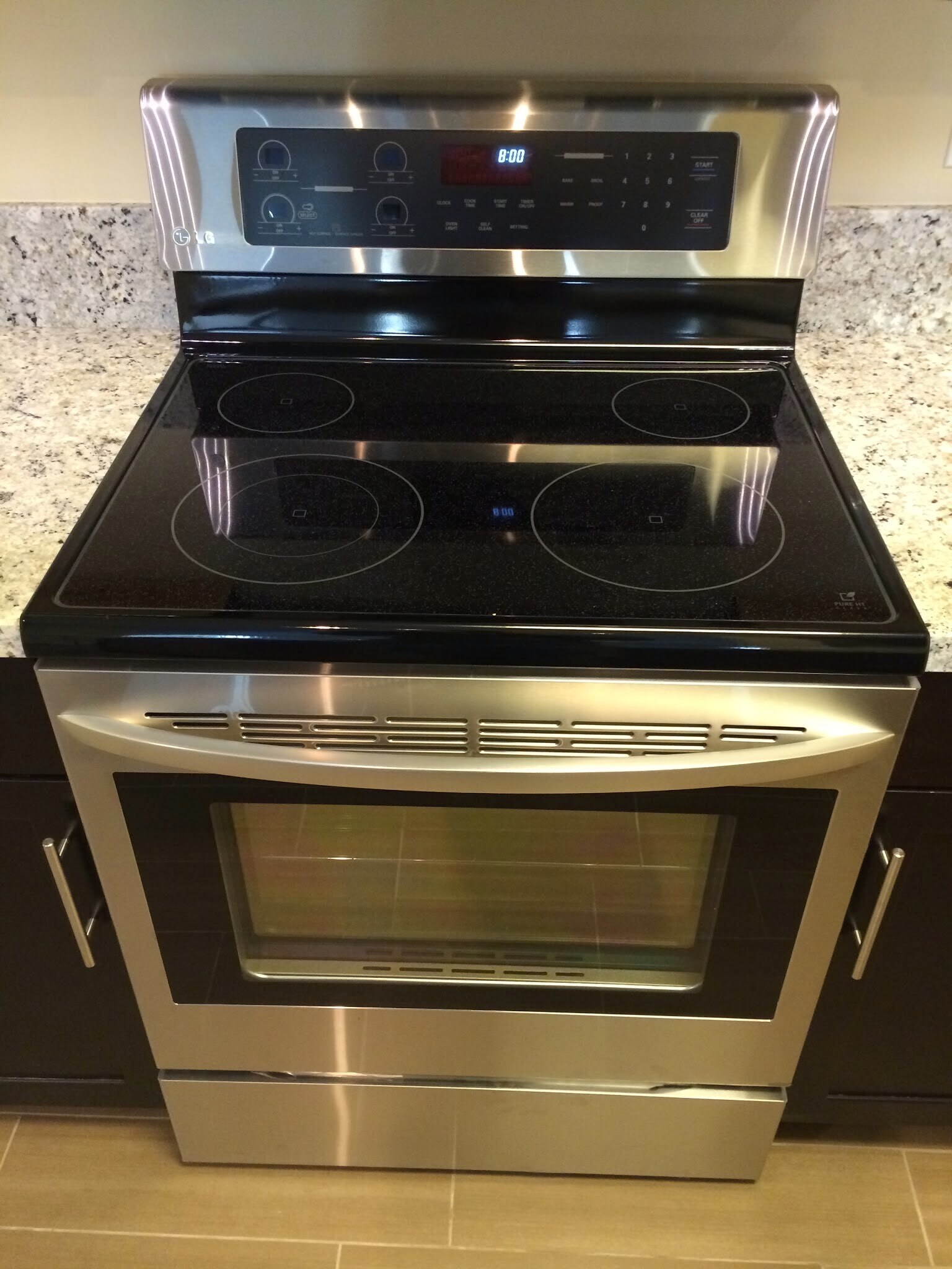 LG Oven/Flattop Range - 6400 Christie Ave