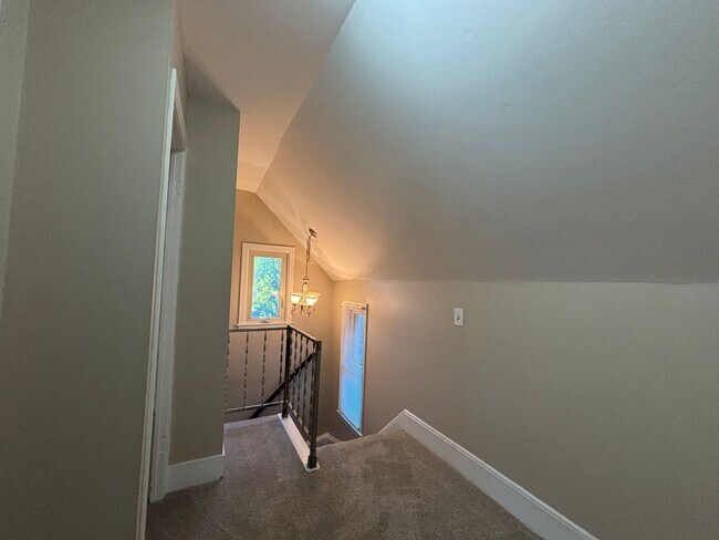 Building Photo - 170 Benton St